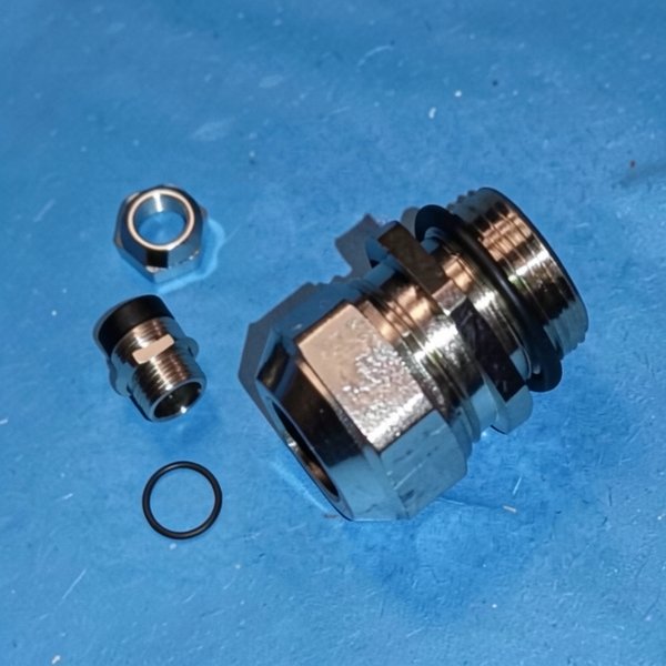 Presse-étoupe projecteur et boitier de connexion
