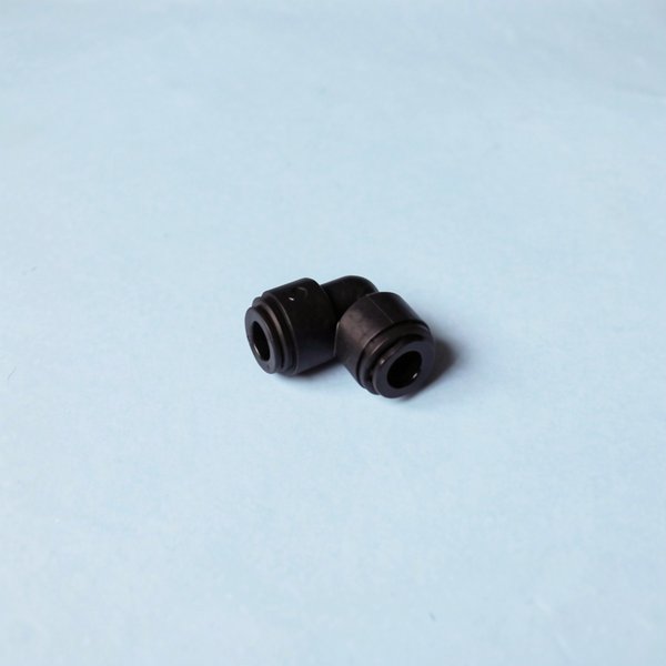 Equerre égale acétal pour tube de 8 mm